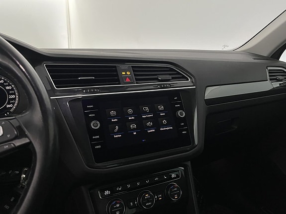 Volkswagen Tiguan 10 of 27
