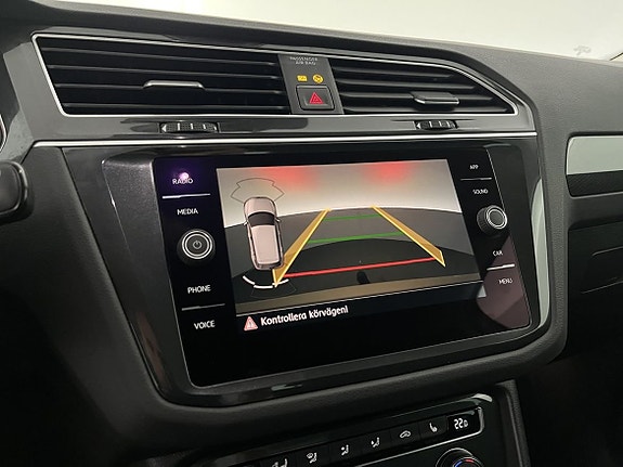 Volkswagen Tiguan 12 of 27