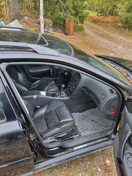 Volvo V70 4 of 5