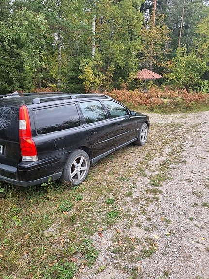 Volvo V70 3 of 5