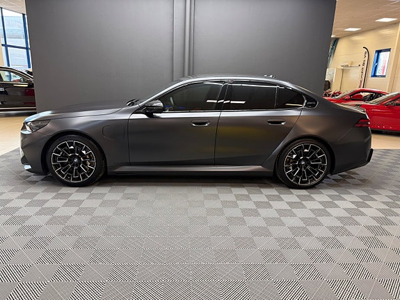BMW M5 3 of 19