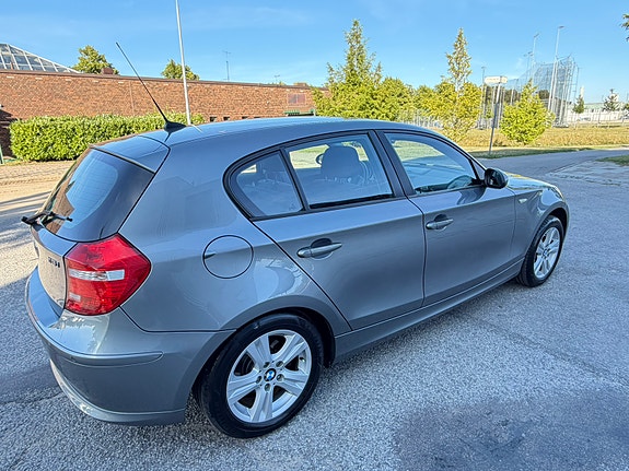BMW 116i 4 of 7