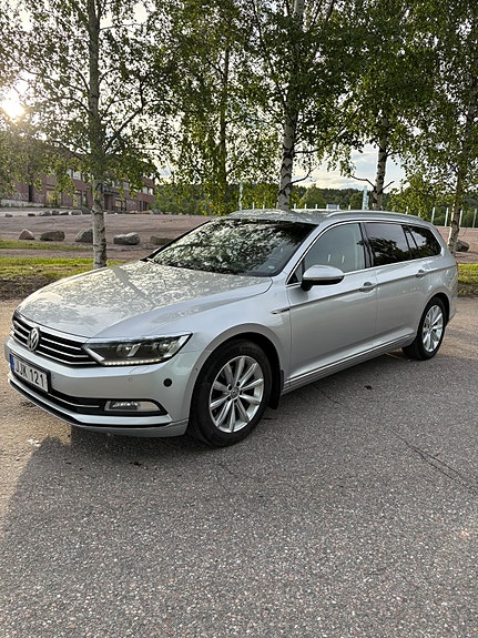 Volkswagen Passat 2 of 10