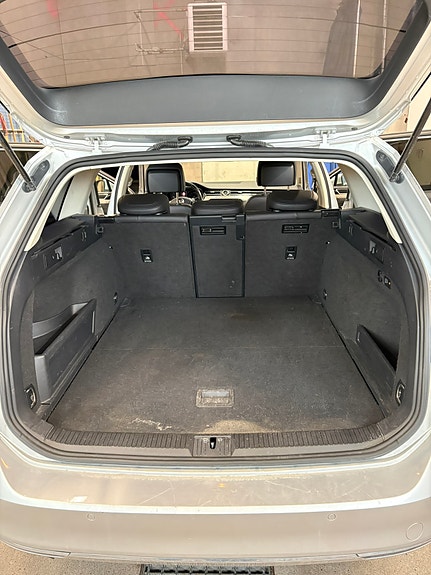 Volkswagen Passat 9 of 10