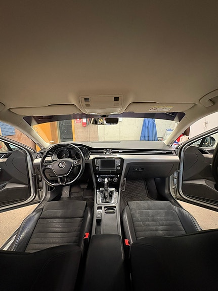 Volkswagen Passat 7 of 10