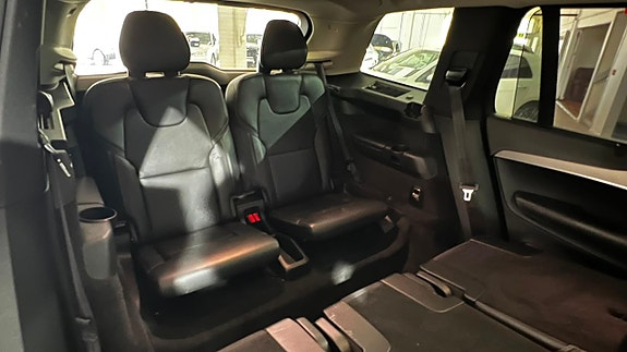 Volvo XC90 12 of 30
