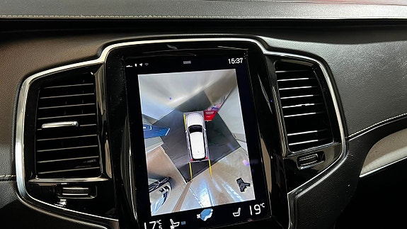 Volvo XC90 30 of 30