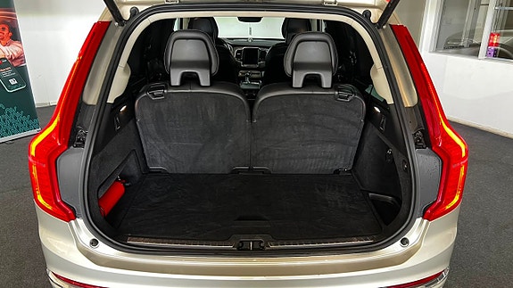 Volvo XC90 11 of 30