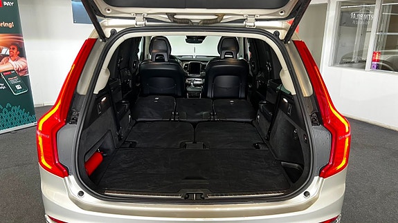 Volvo XC90 10 of 30