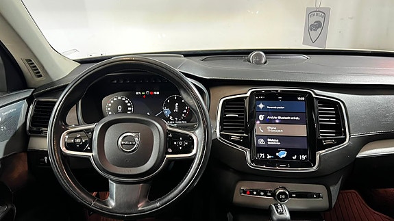 Volvo XC90 19 of 30