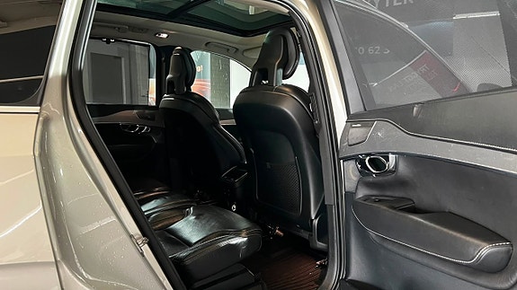 Volvo XC90 14 of 30