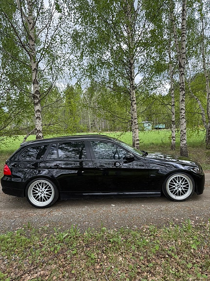 BMW 320d 2 of 8