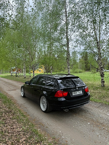 BMW 320d 4 of 8