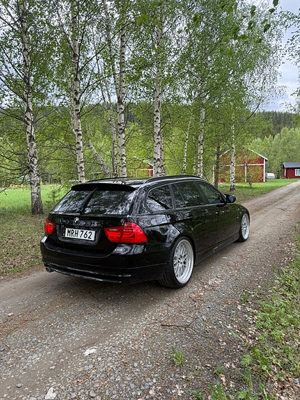 BMW 320d 3 of 8