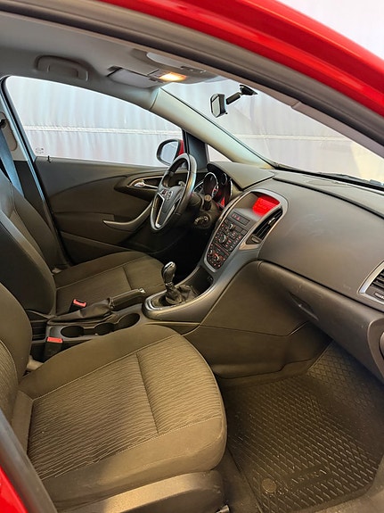 Opel Astra 6 of 9