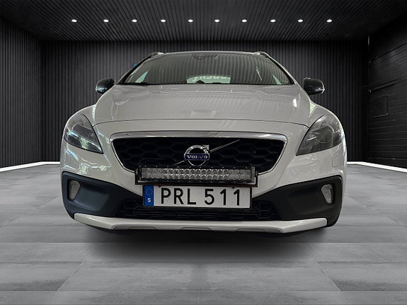 Volvo V40 Cross Country 8 of 16