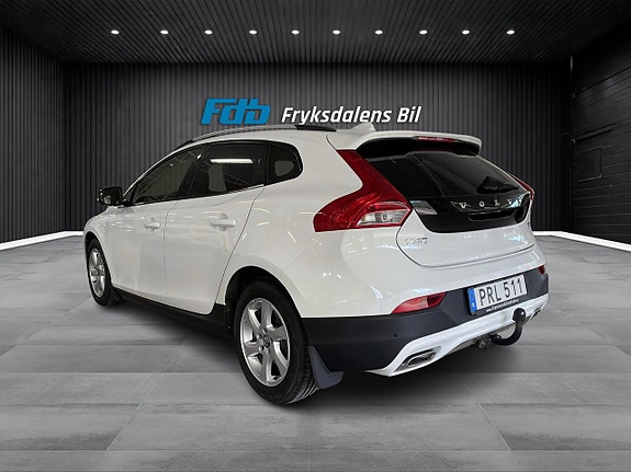 Volvo V40 Cross Country 3 of 16