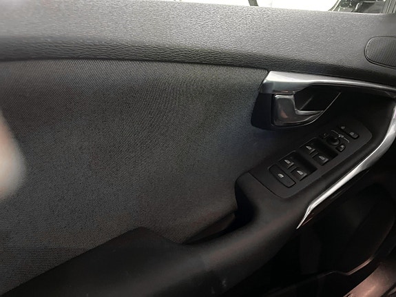 Volvo V40 Cross Country 12 of 16