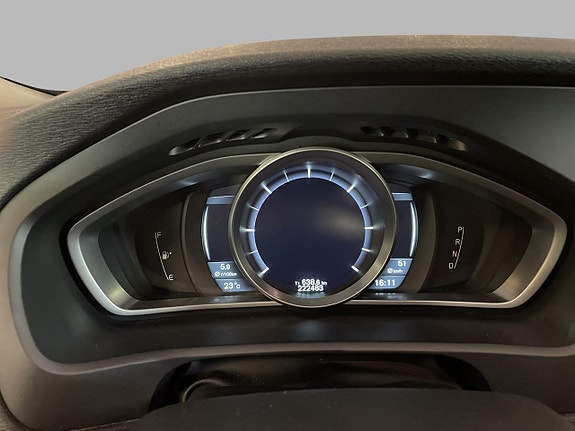 Volvo V40 Cross Country 11 of 16