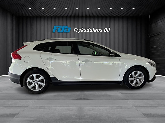 Volvo V40 Cross Country 6 of 16