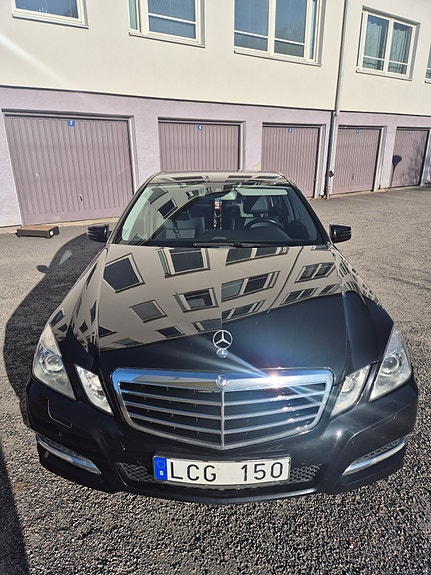 Mercedes-Benz E220 4 of 5