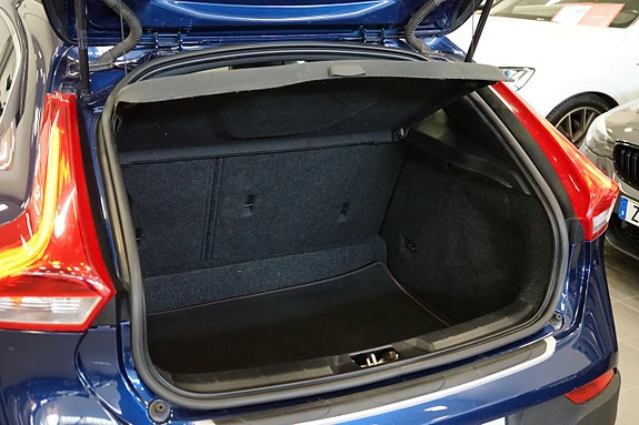 Volvo V40 Cross Country 6 of 16