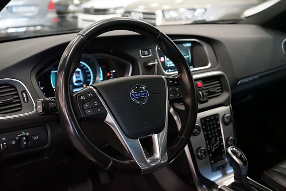 Volvo V40 Cross Country 7 of 16