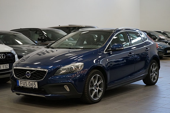 Volvo V40 Cross Country 2 of 16