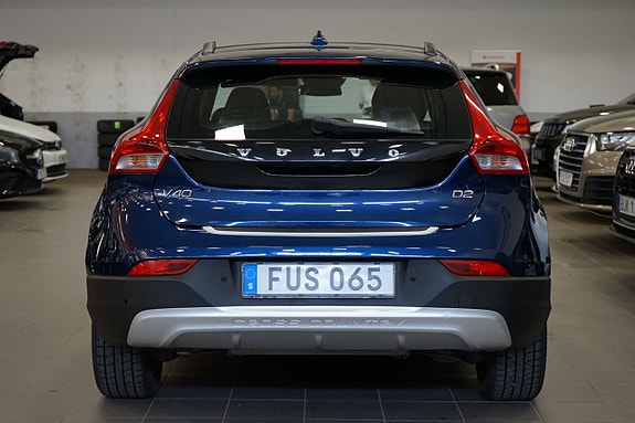 Volvo V40 Cross Country 4 of 16