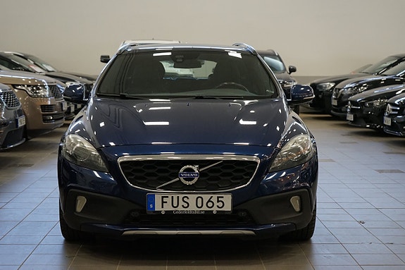 Volvo V40 Cross Country 3 of 16
