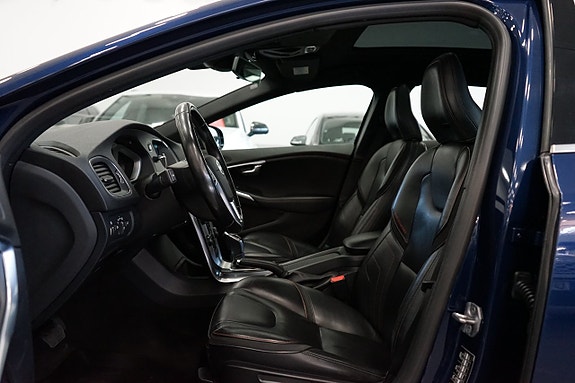 Volvo V40 Cross Country 8 of 16
