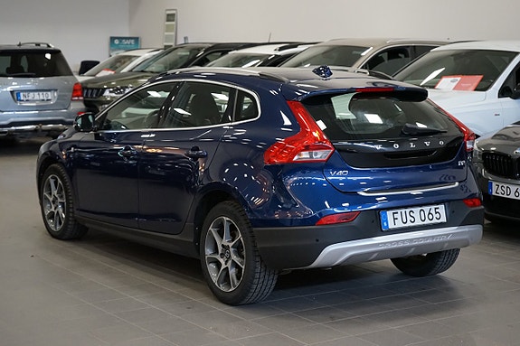 Volvo V40 Cross Country 5 of 16