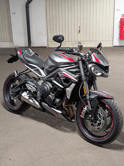 Triumph STREET TRIPLE 765 RS 4 of 6