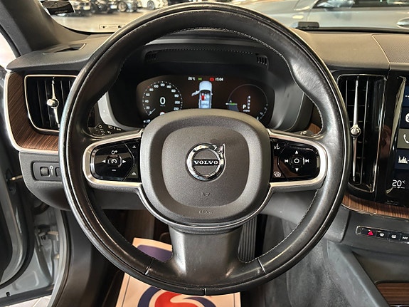 Volvo XC60 9 of 26
