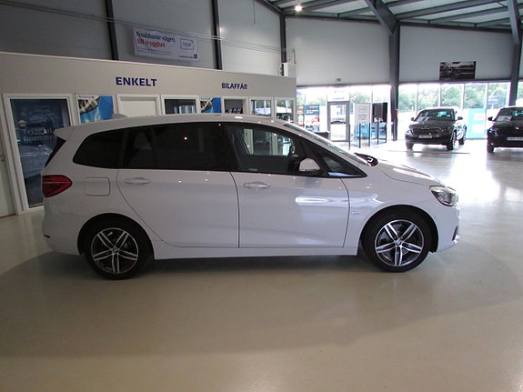BMW 220d 4 of 21