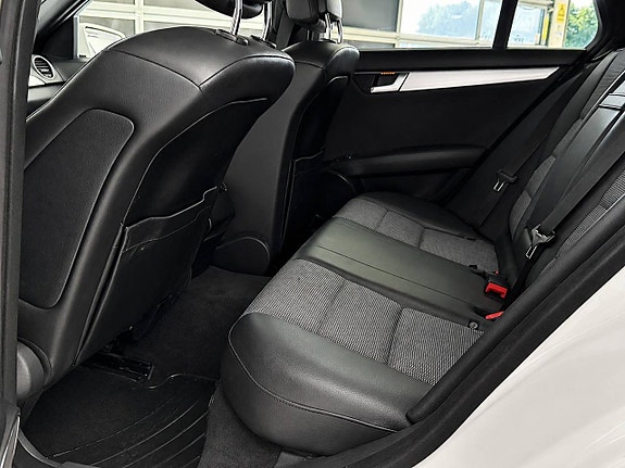 Mercedes-Benz C220 8 of 9
