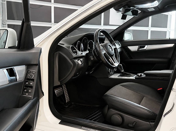 Mercedes-Benz C220 5 of 9