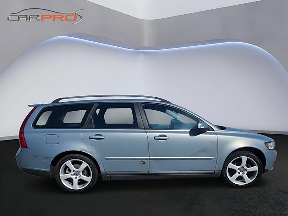 Volvo V50 3 of 6