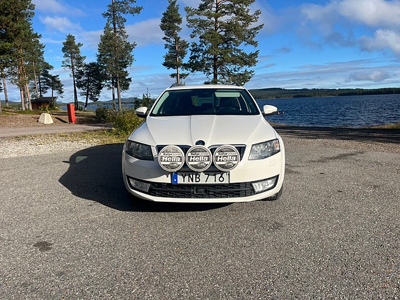 Skoda Octavia 2 of 13