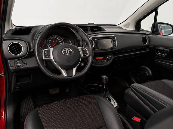 Toyota Yaris 10 of 12