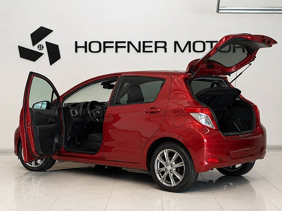 Toyota Yaris 5 of 12