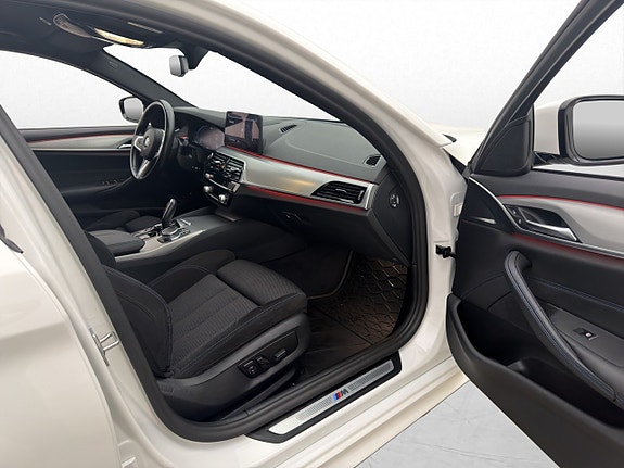 BMW 530e 15 of 30