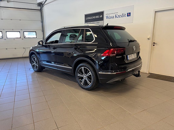 Volkswagen Tiguan 3 of 15