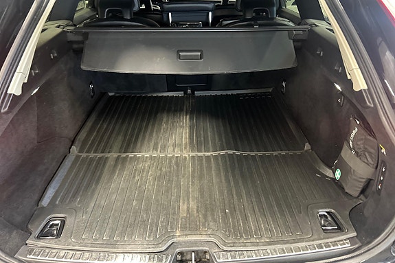 Volvo V90 Cross Country 10 of 27