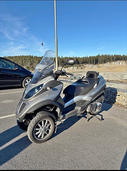 Piaggio MP3 400 LT 2 of 7