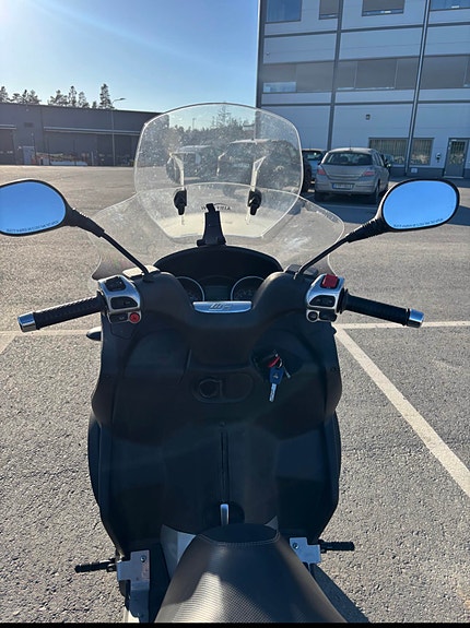 Piaggio MP3 400 LT 6 of 7