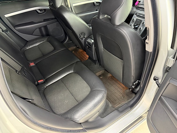 Volvo V70 8 of 13