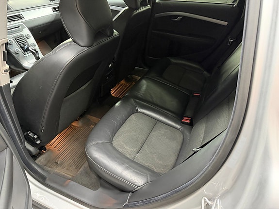 Volvo V70 7 of 13