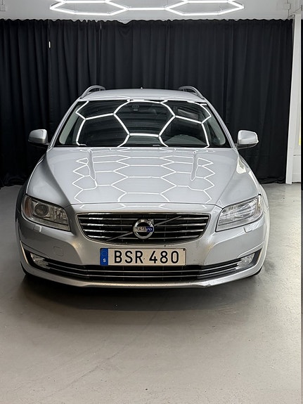 Volvo V70 11 of 13