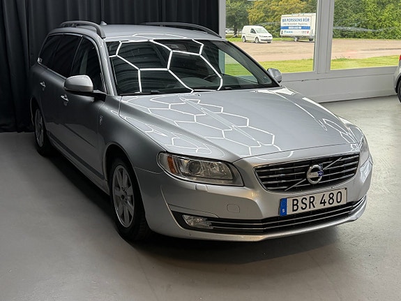Volvo V70 2 of 13